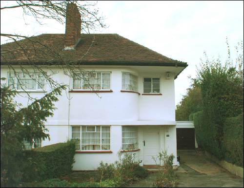 34 Howard Walk